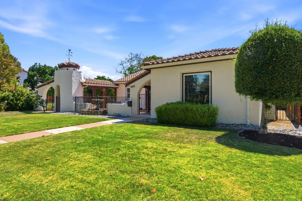 1110 Norval Way - Photo 3