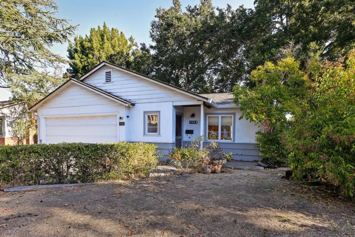 2593 Cowper Street - Photo 2