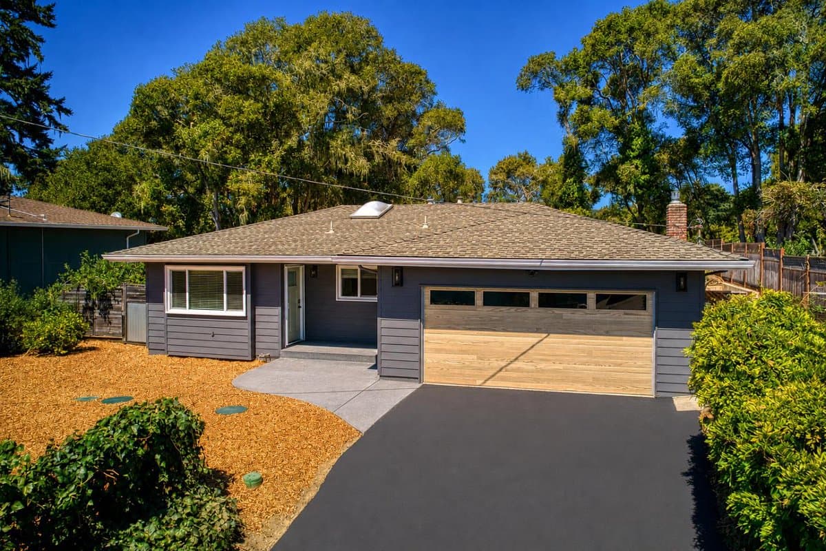 151 Siesta Drive - Photo 1