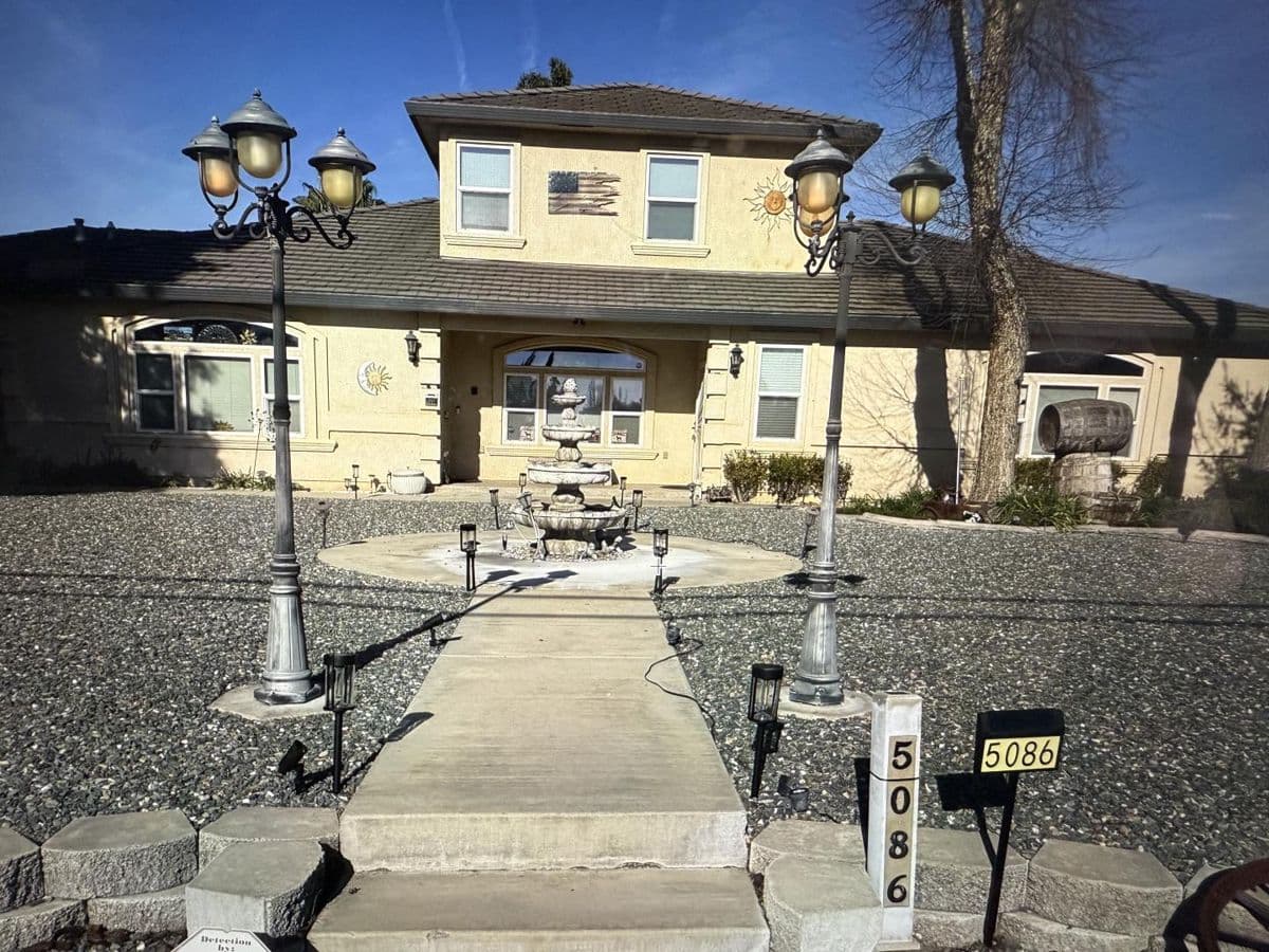 5086 Moran Avenue - Photo 2