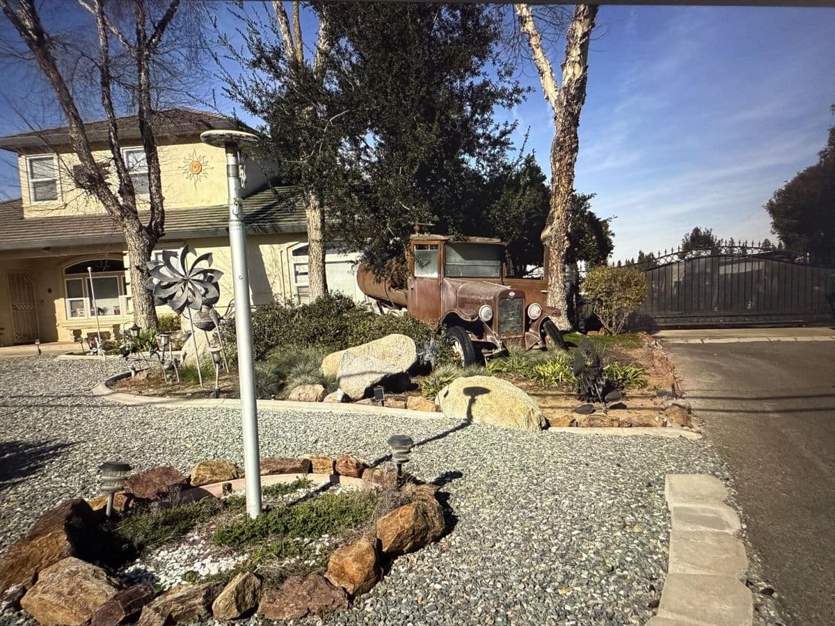 5086 Moran Avenue - Photo 3