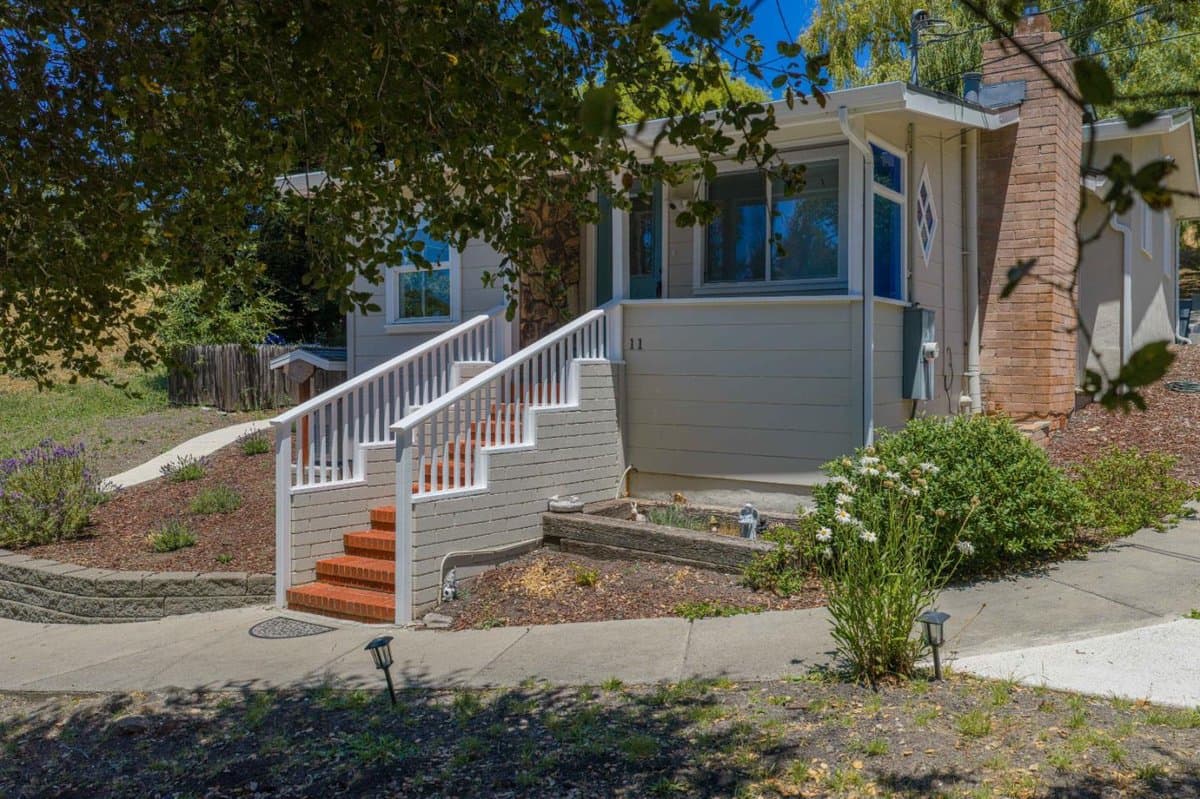 11 Recreation Drive - Photo 2