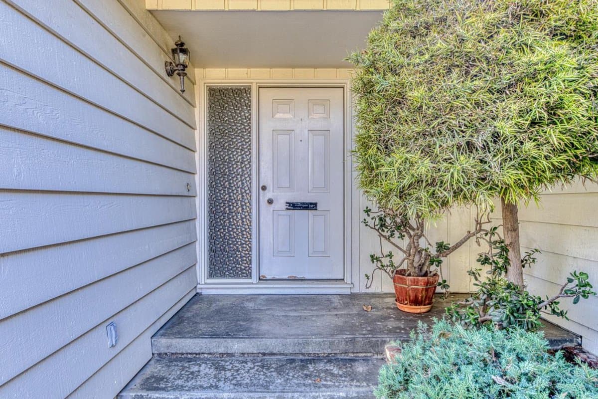 1049 West Alisal Street - Photo 3