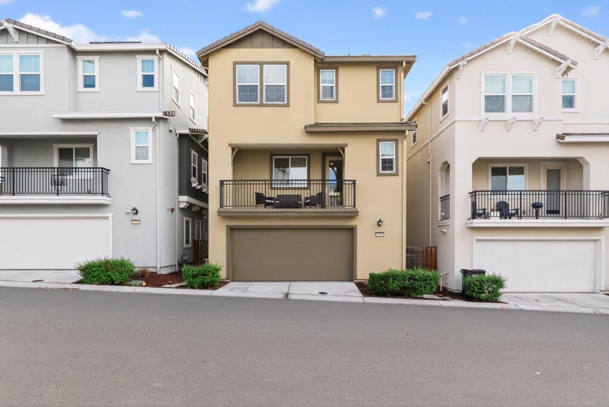 1303 Antonella Place - Photo 2