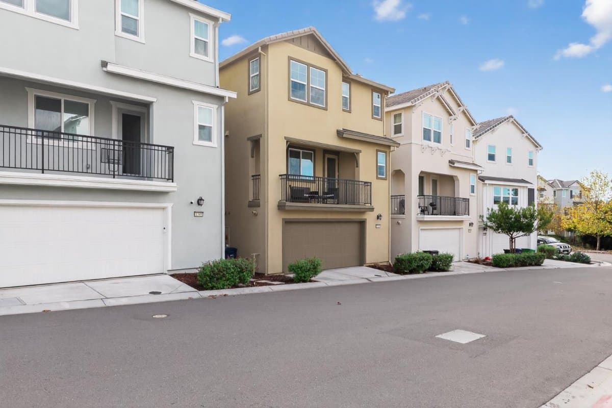 1303 Antonella Place - Photo 3