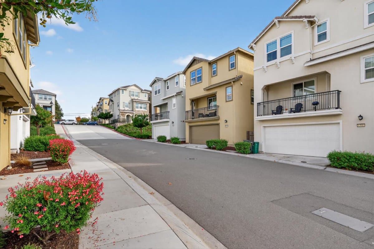 1303 Antonella Place - Photo 4