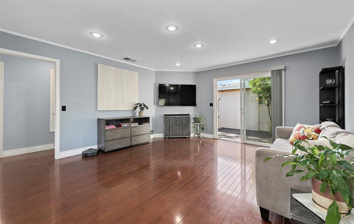 1 Comstock Queen Court - Photo 3