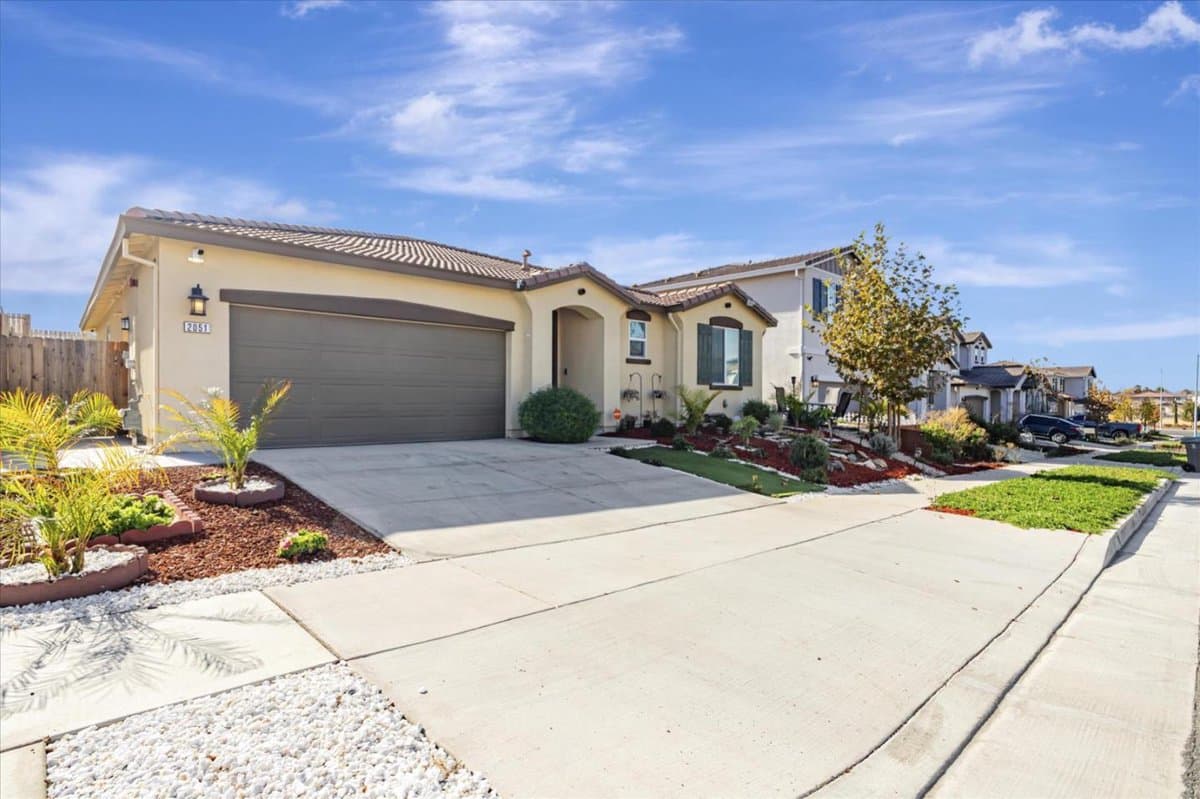 2051 Rosewood Drive - Photo 2