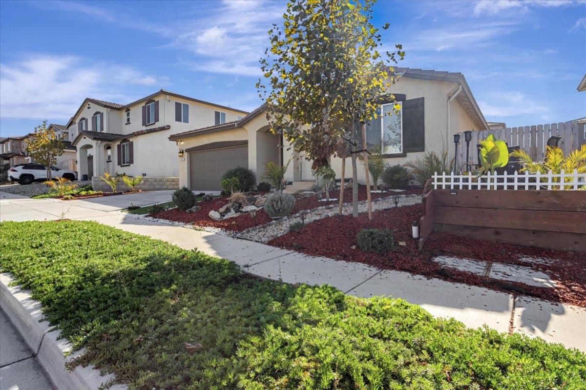 2051 Rosewood Drive - Photo 3