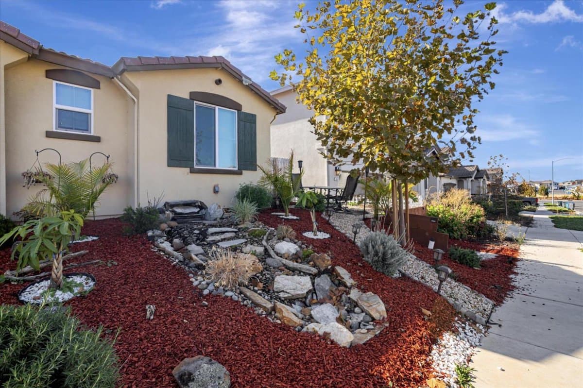 2051 Rosewood Drive - Photo 4