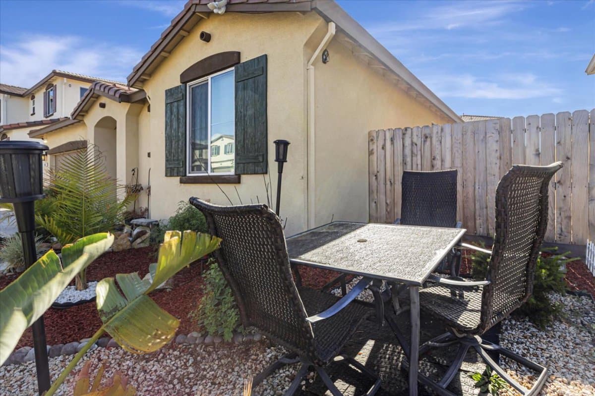 2051 Rosewood Drive - Photo 5