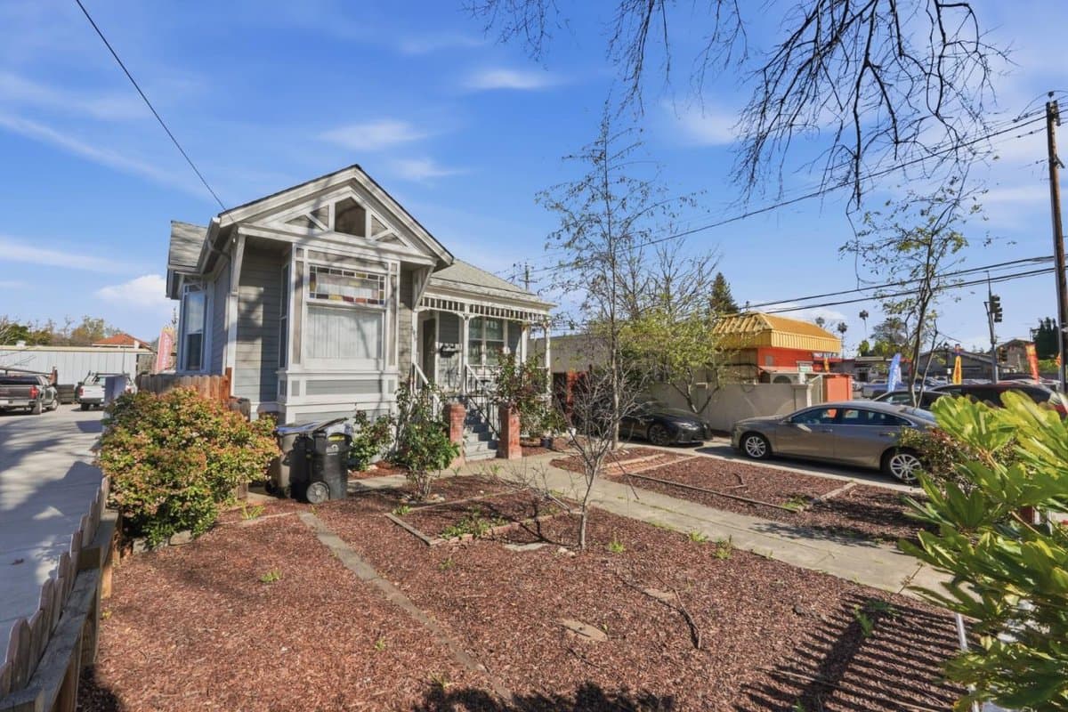 1090 South 7th Street - Photo 2