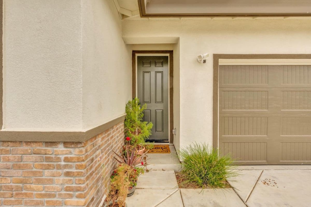 4076 Eugene Drive - Photo 3