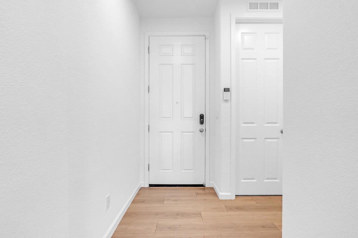 4076 Eugene Drive - Photo 4