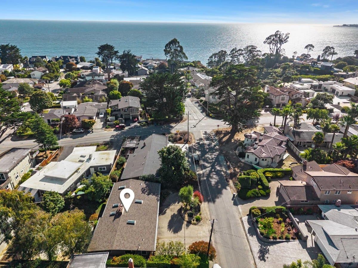 505 Bayview Drive - Photo 2