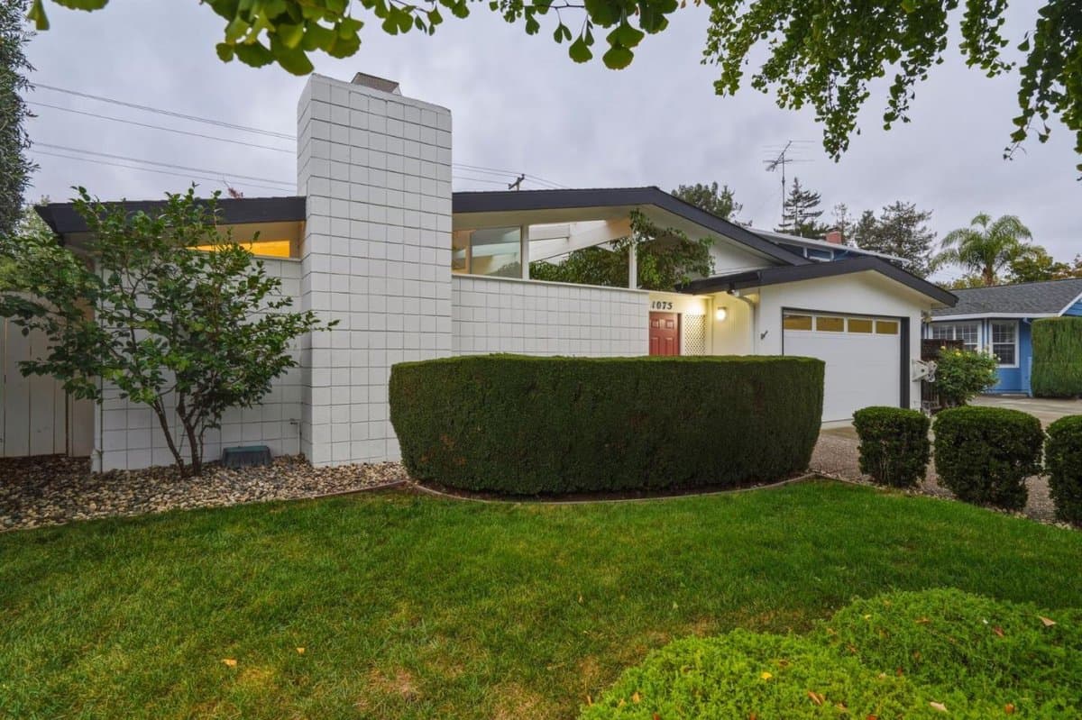 1075 Rembrandt Drive - Photo 3