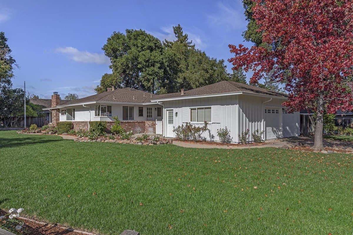 1385 Fremont Avenue - Photo 2