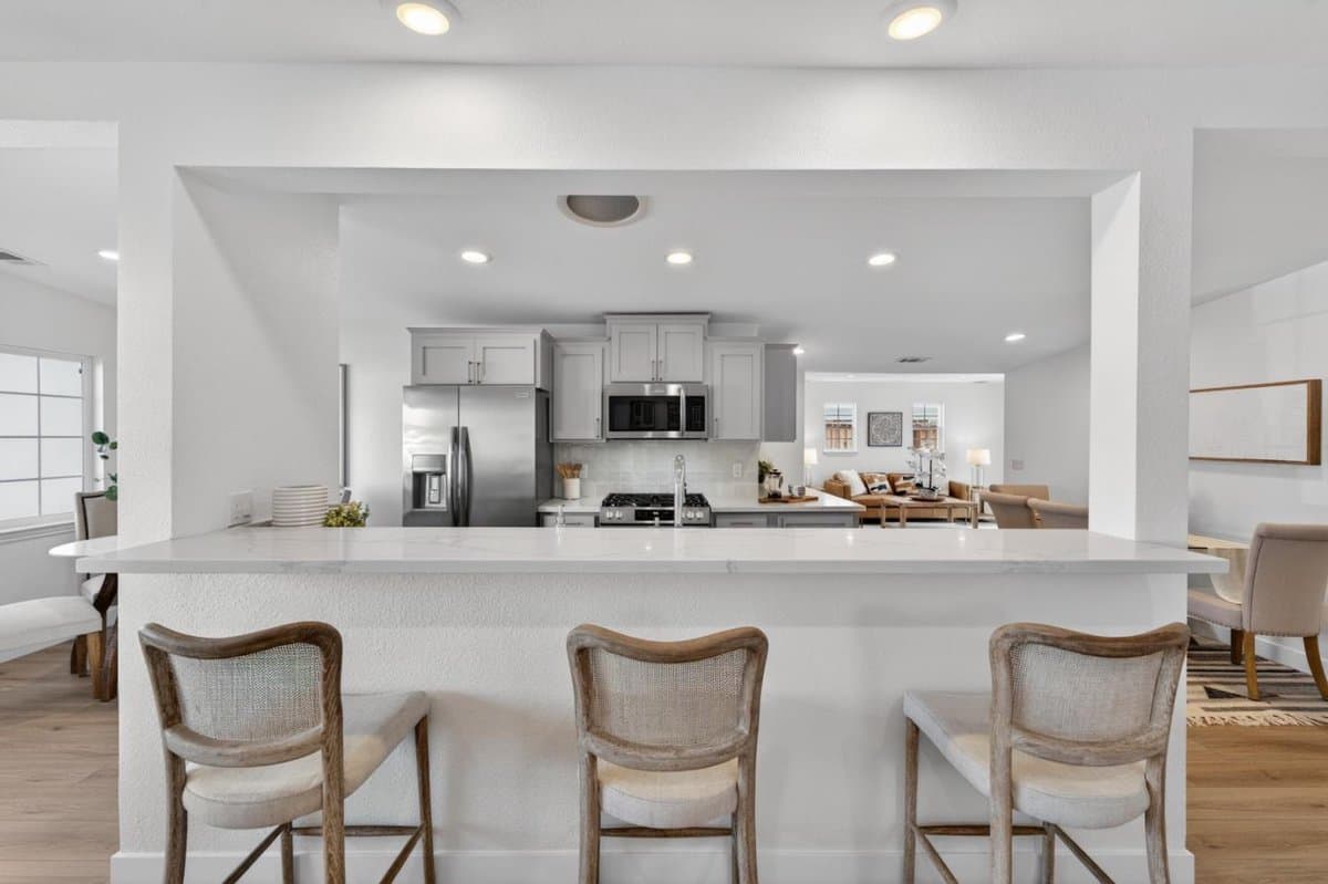 944 White Drive - Photo 3