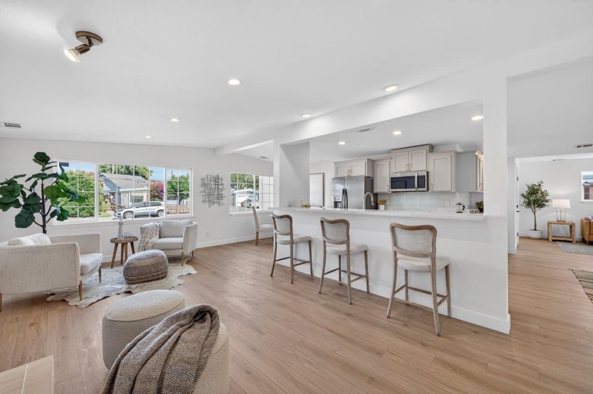944 White Drive - Photo 4