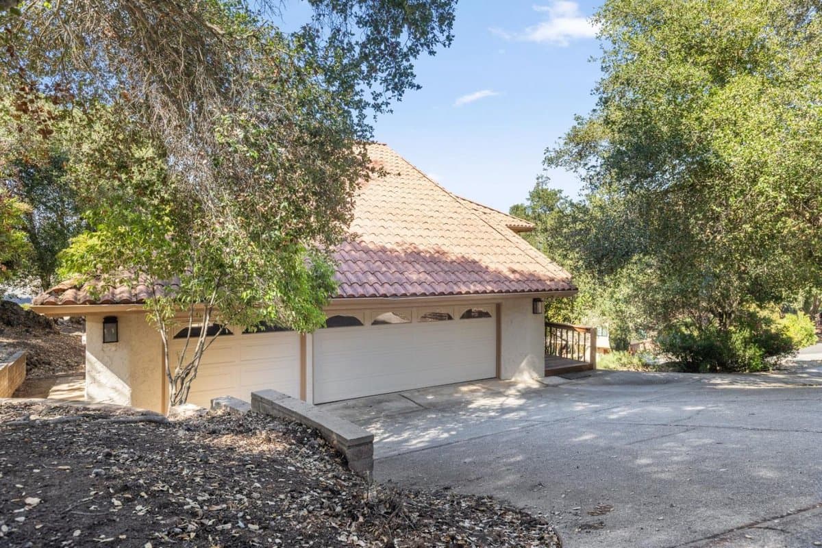 17710 Holiday Drive - Photo 2
