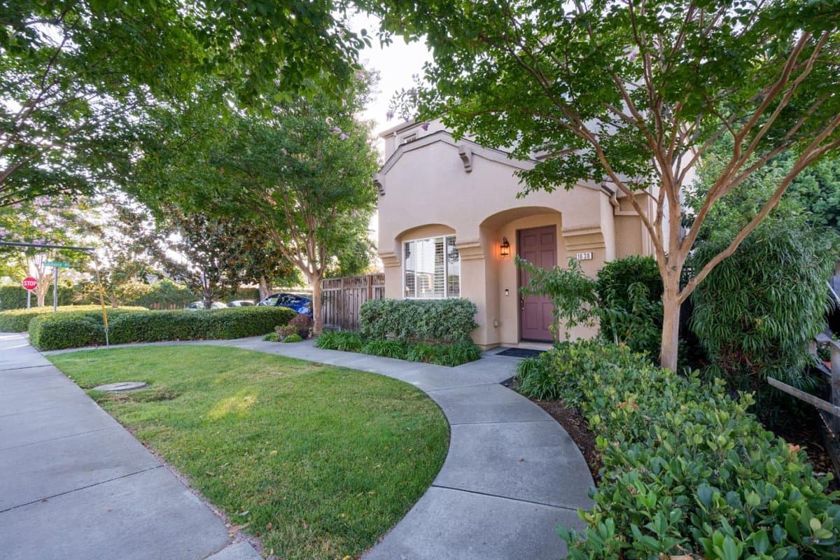 1638 East San Antonio Street - Photo 2
