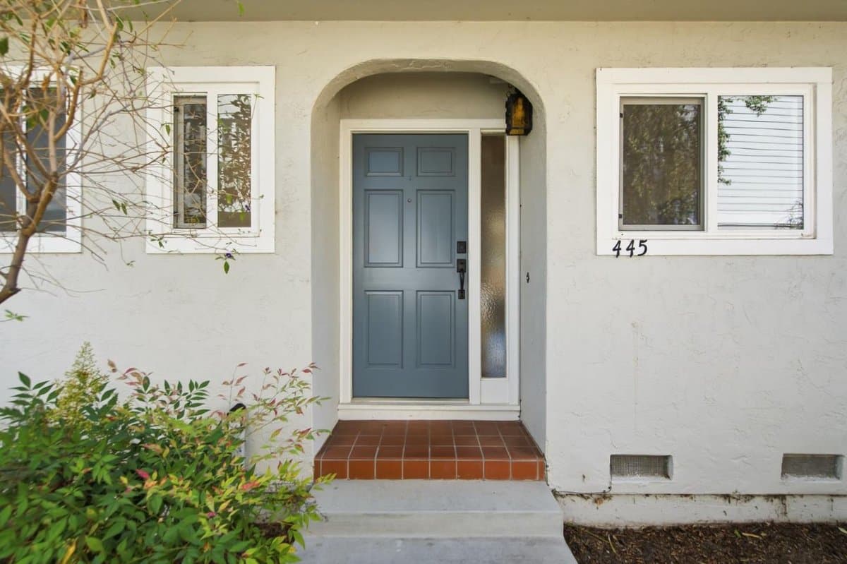 445 Oak Avenue - Photo 2