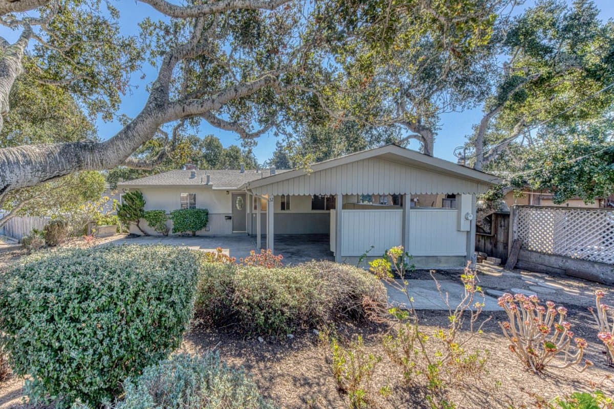 32 Carlton Drive - Photo 2