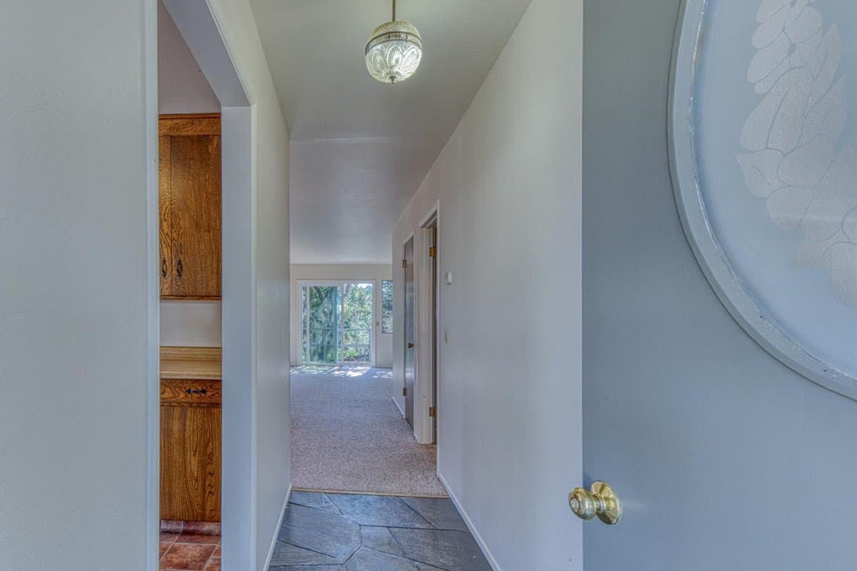 32 Carlton Drive - Photo 3