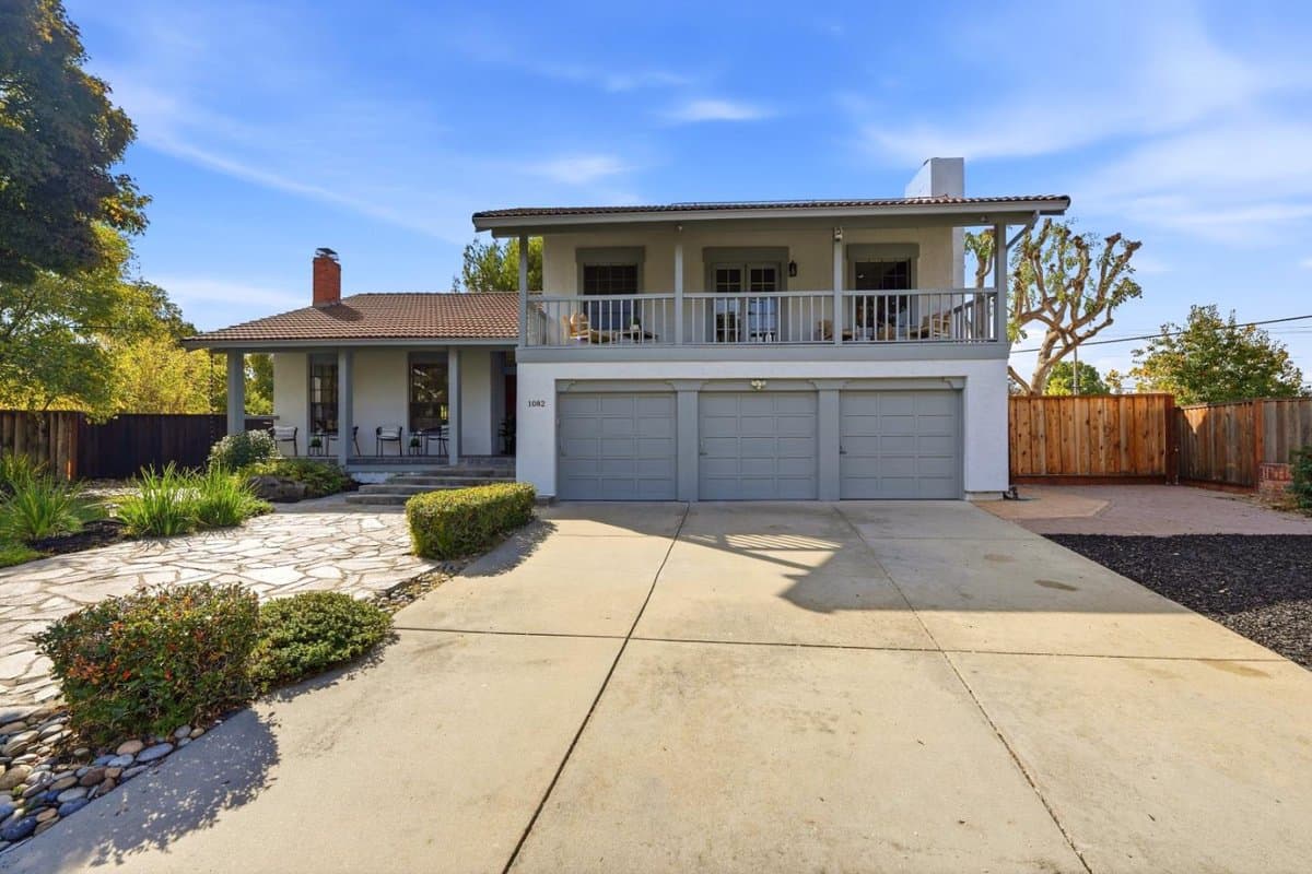 1082 Crosspoint Court - Photo 1