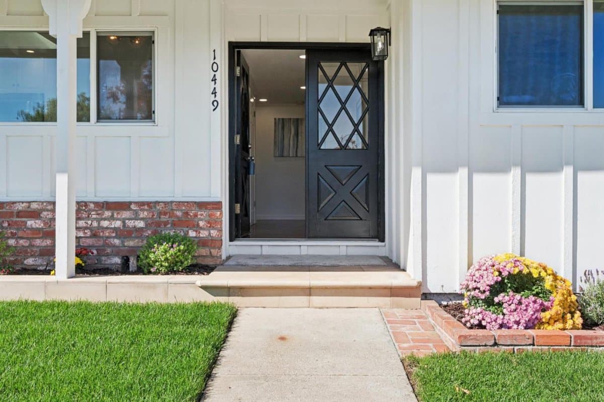 10449 Colby Avenue - Photo 2
