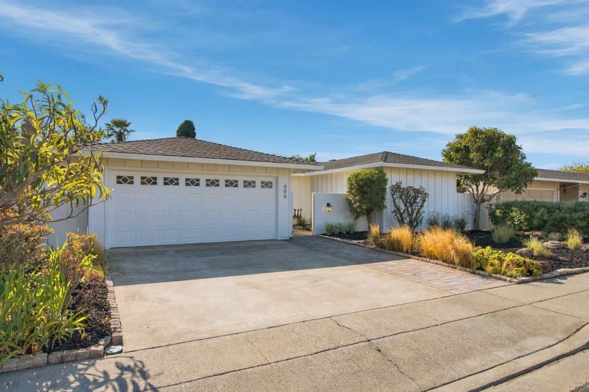 806 Chrysopolis Drive - Photo 2