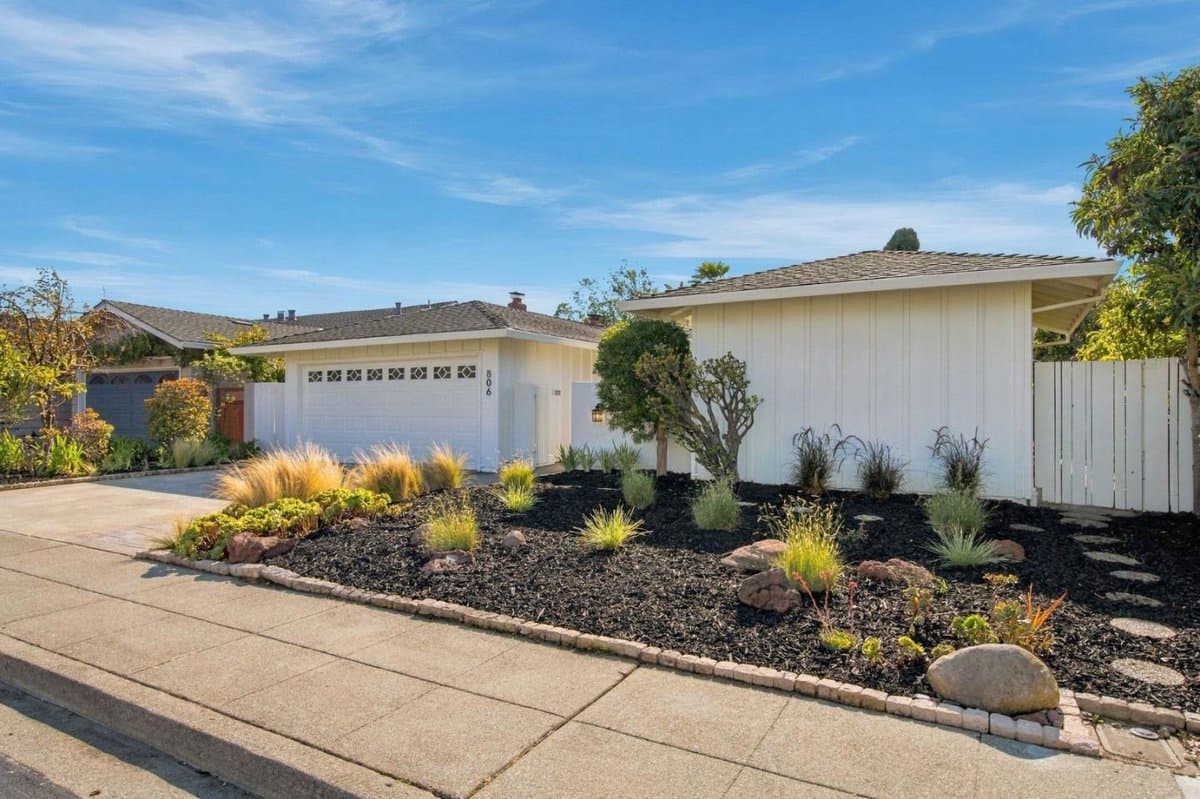 806 Chrysopolis Drive - Photo 3