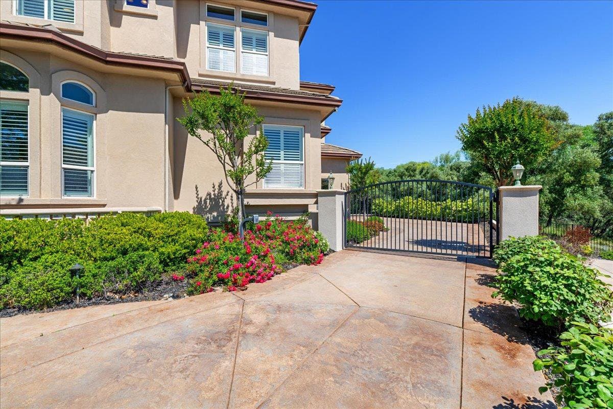 8625 Laurel Mist Court - Photo 4