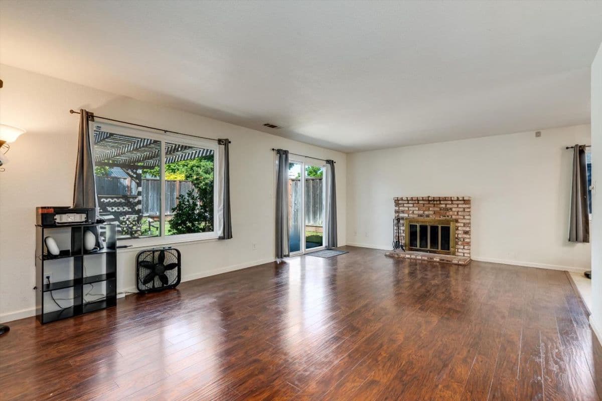 523 Thomas Circle - Photo 3