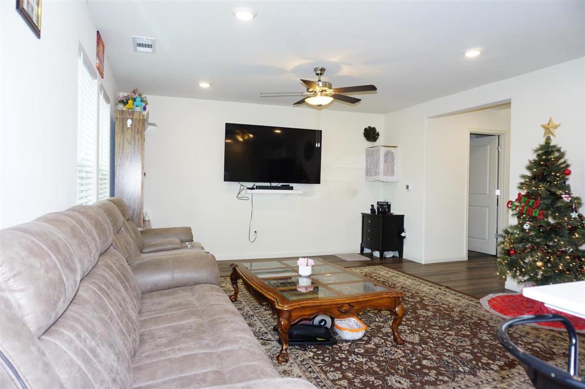 405 Greene Way - Photo 5