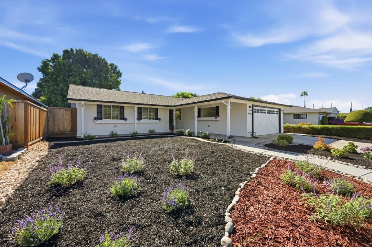 1098 Cheswick Drive - Photo 2