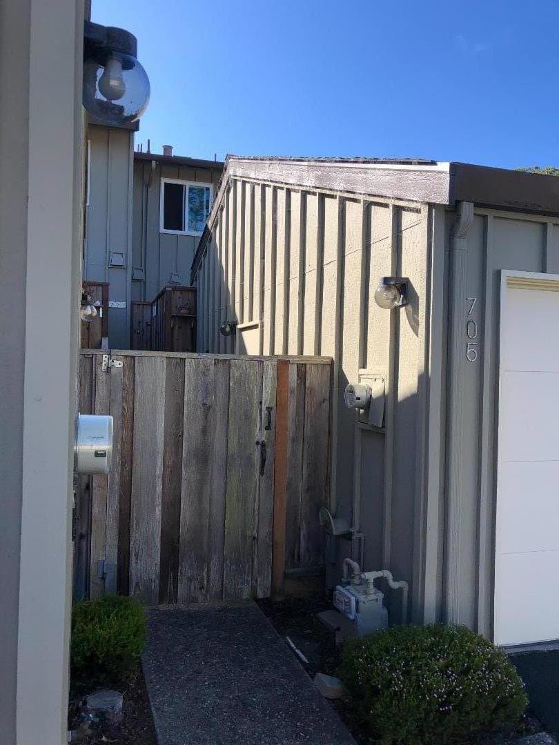 705 Redwood Lane - Photo 2