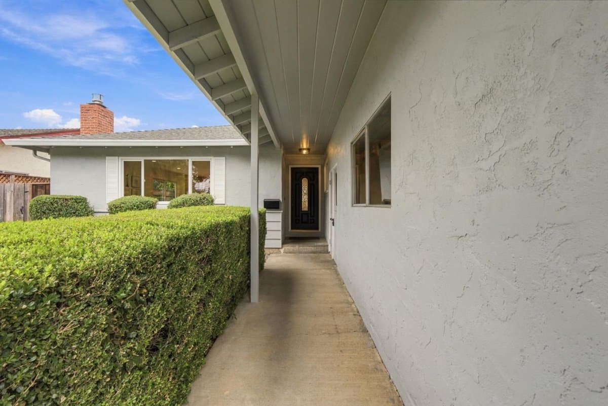 1092 Polk Avenue - Photo 2