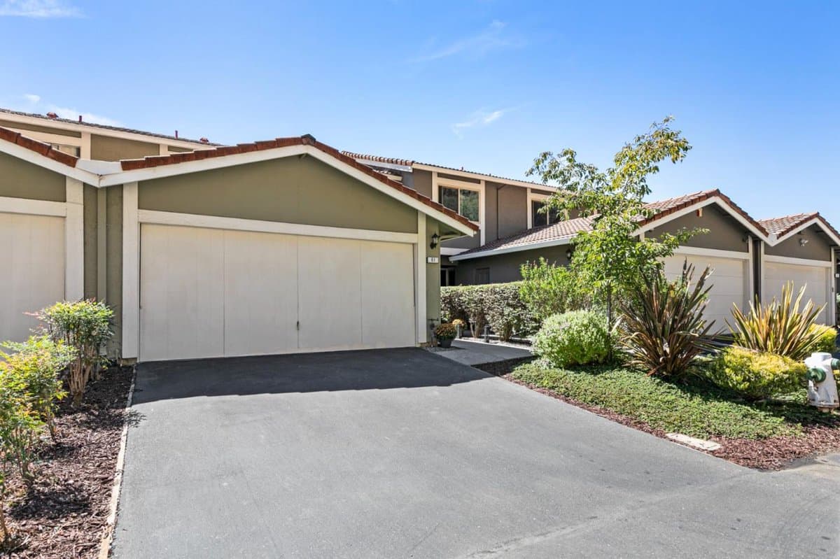 61 Thousand Oaks Street - Photo 1