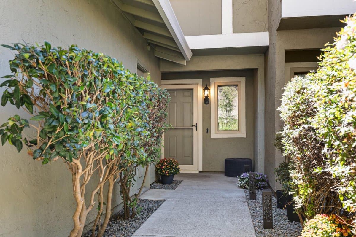 61 Thousand Oaks Street - Photo 2