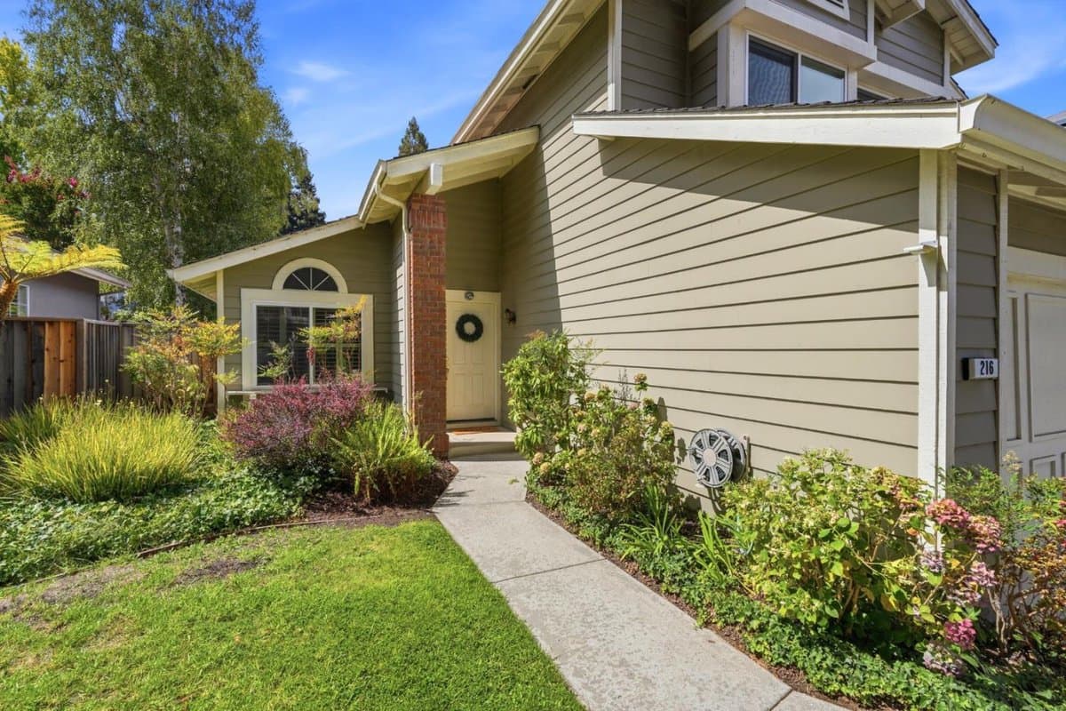 216 Yarborough Lane - Photo 3