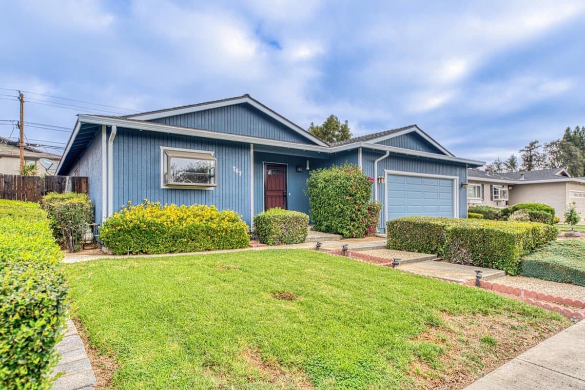 767 La Alondra Way - Photo 2