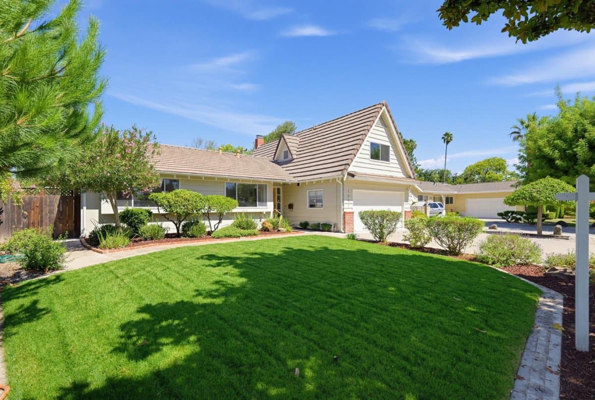 1091 Rockefeller Drive - Photo 3