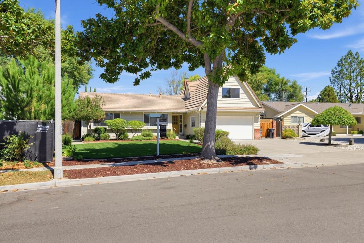1091 Rockefeller Drive - Photo 4