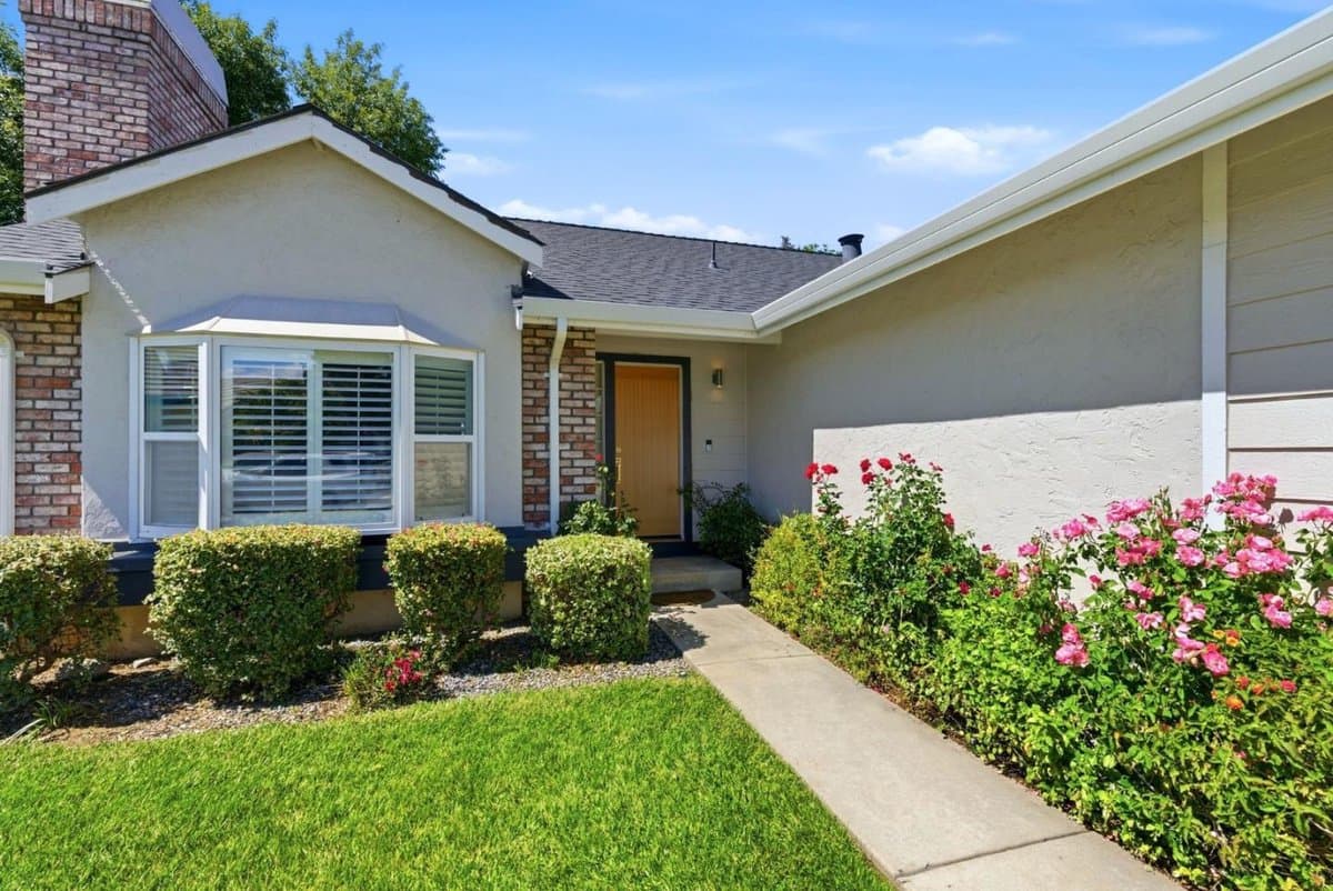 145 Berkshire Drive - Photo 2