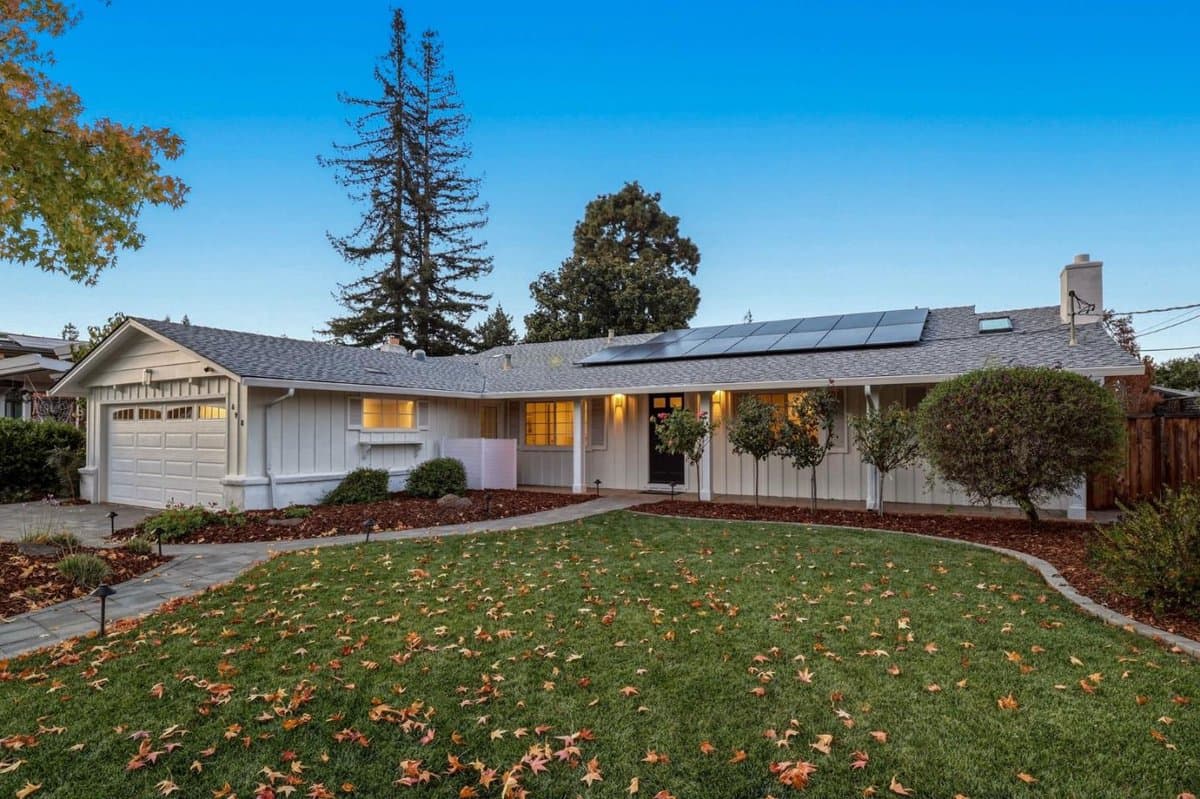 698 Benvenue Avenue - Photo 2