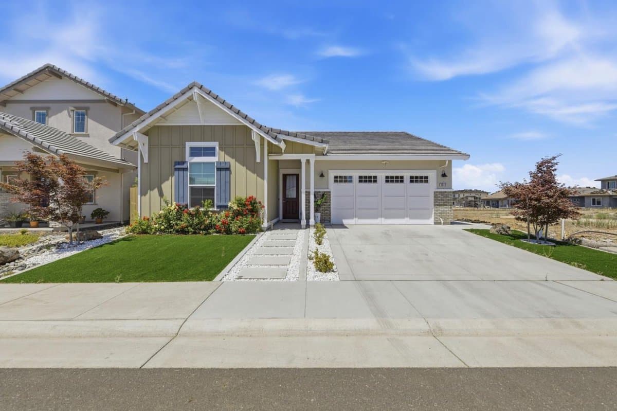 9060 Horvath Street - Photo 2