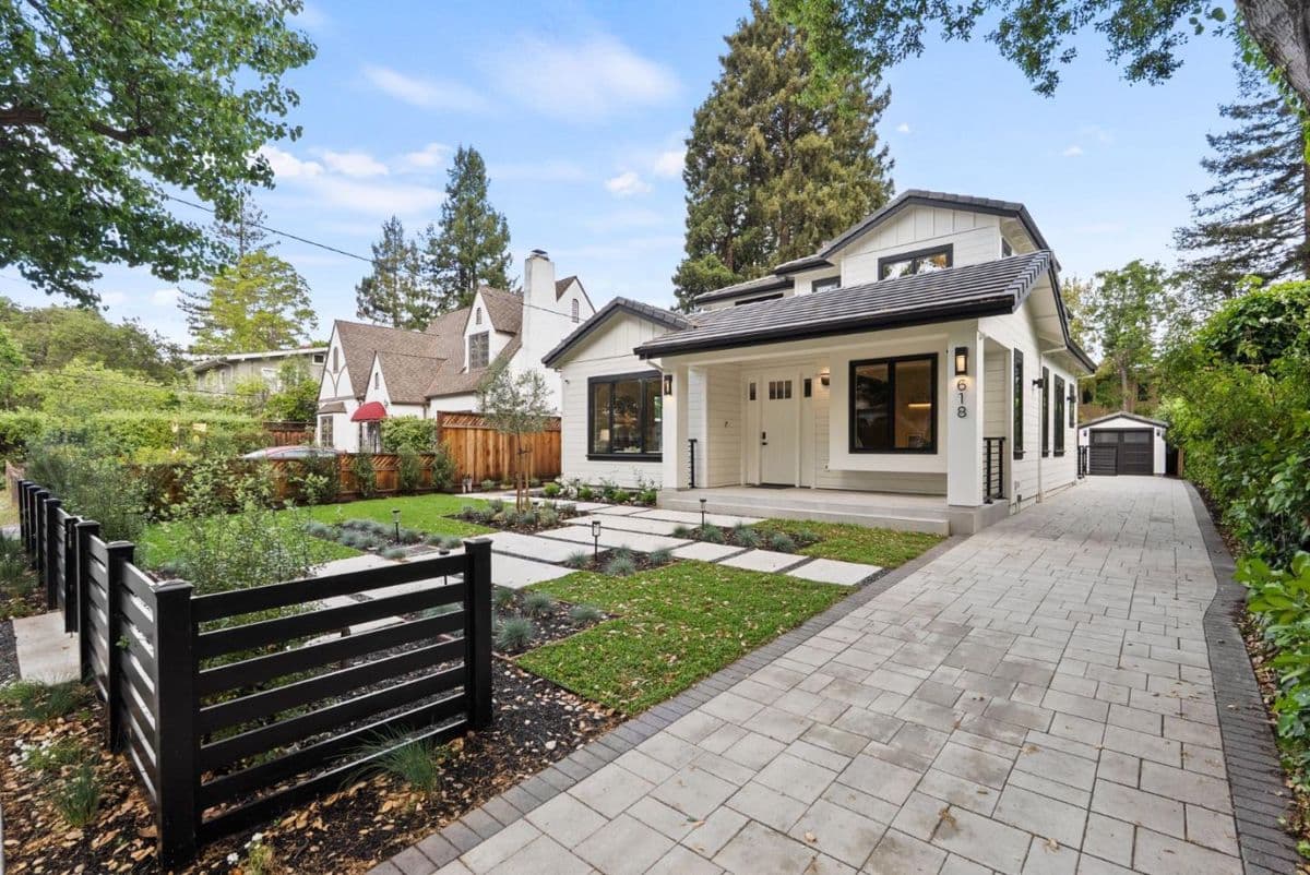 618 Tennyson Avenue - Photo 3