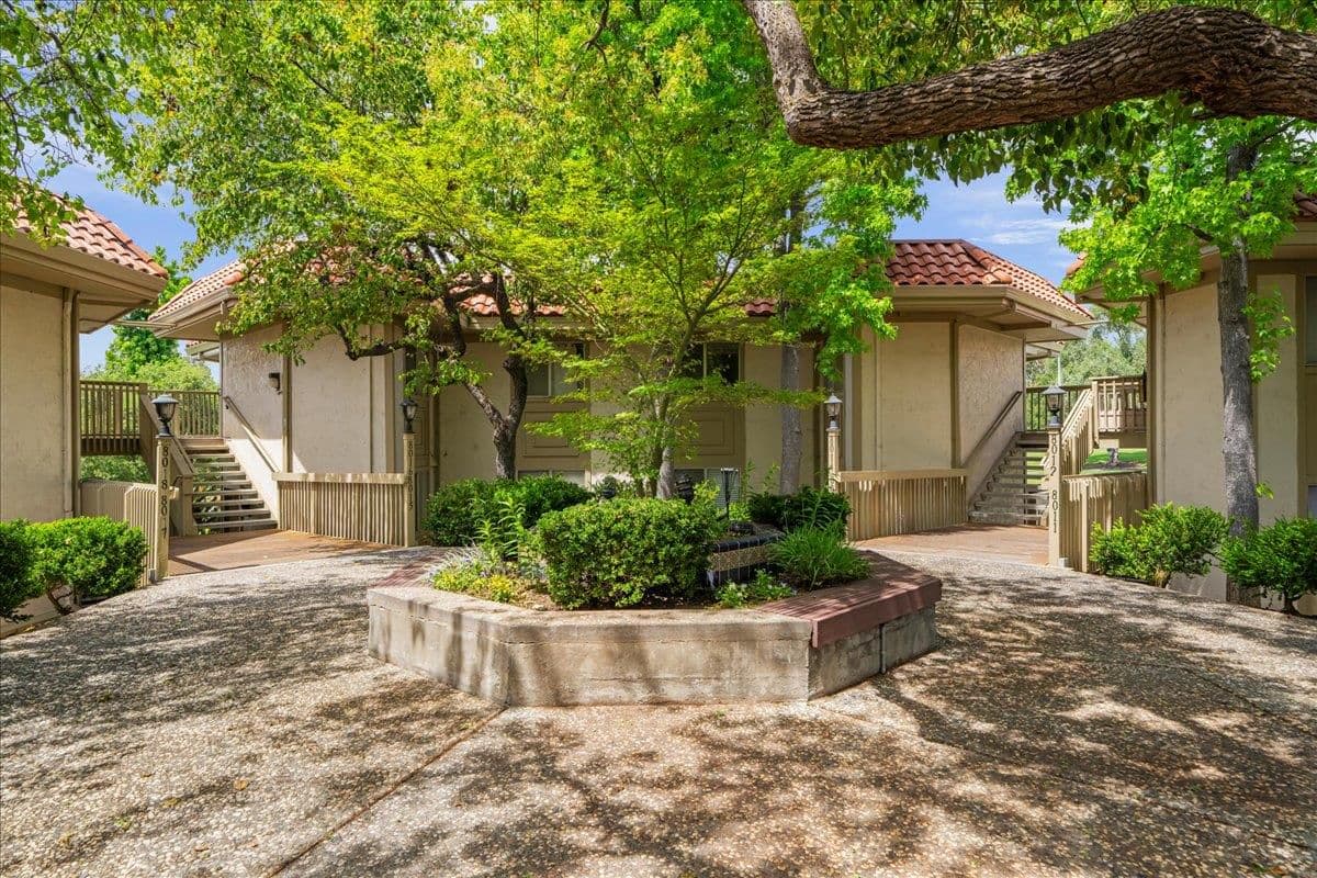 8014 Pinot Noir Court - Photo 2
