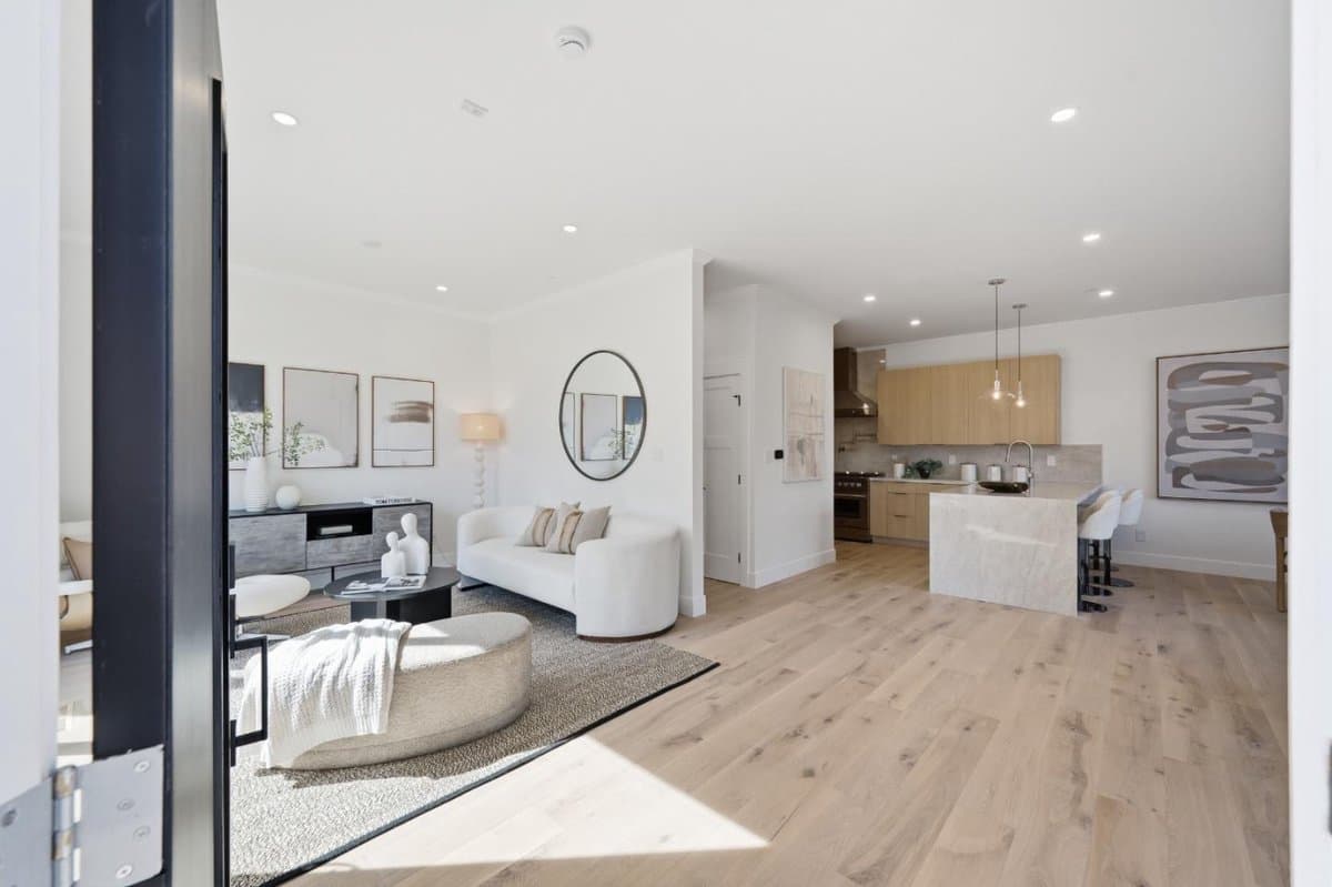 608 Lakeview Way - Photo 5